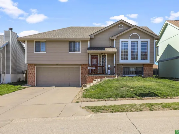 8208 Potter St, Omaha, NE 68122