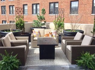 3150 N Sheridan Rd APT 2A, Chicago, IL 60657