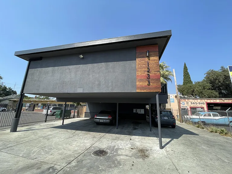 1233 E Weber Ave — Photo 11