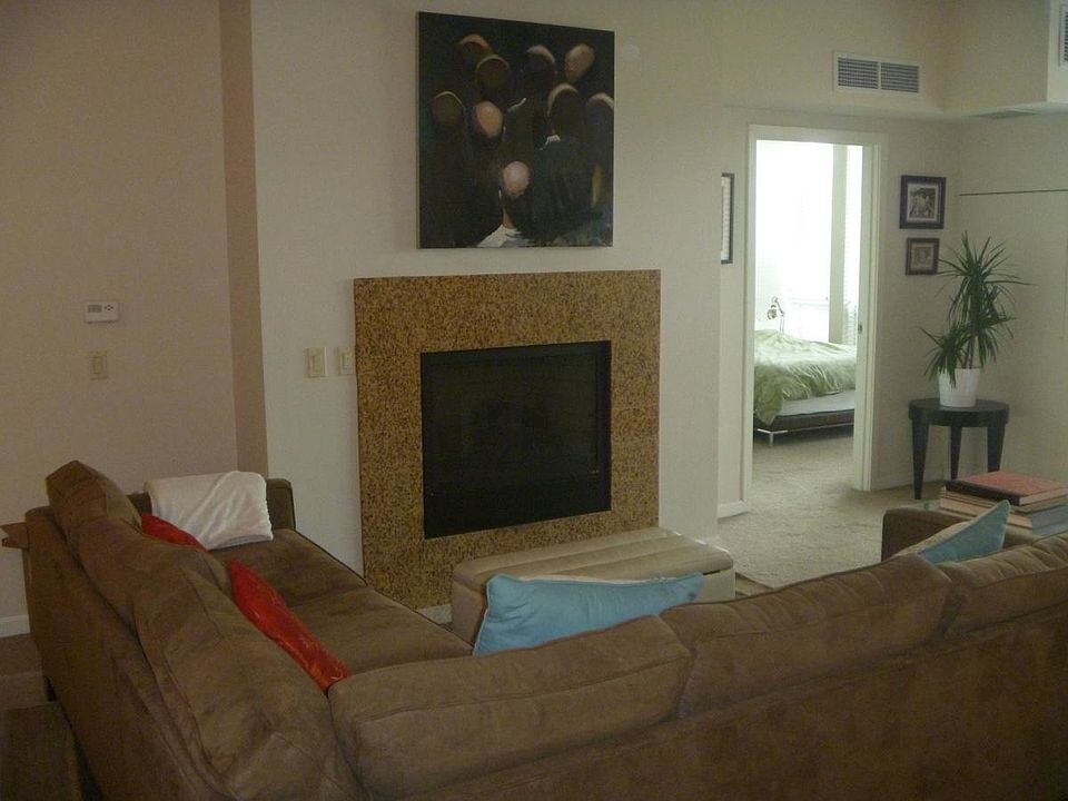 liv rm/fireplace