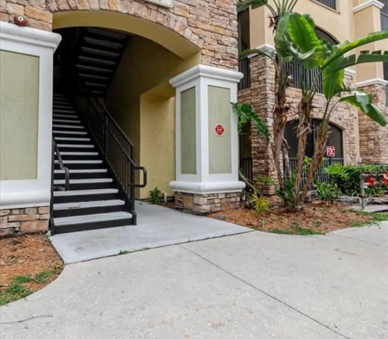 10019 Courtney Palms Blvd — Photo 3
