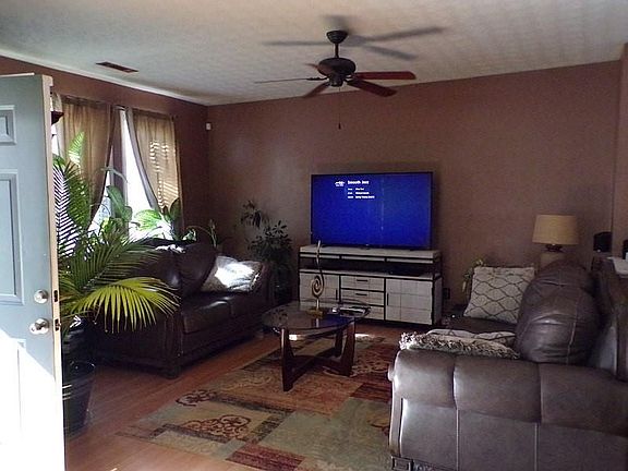 2nd image of 4644 Parkway Cir