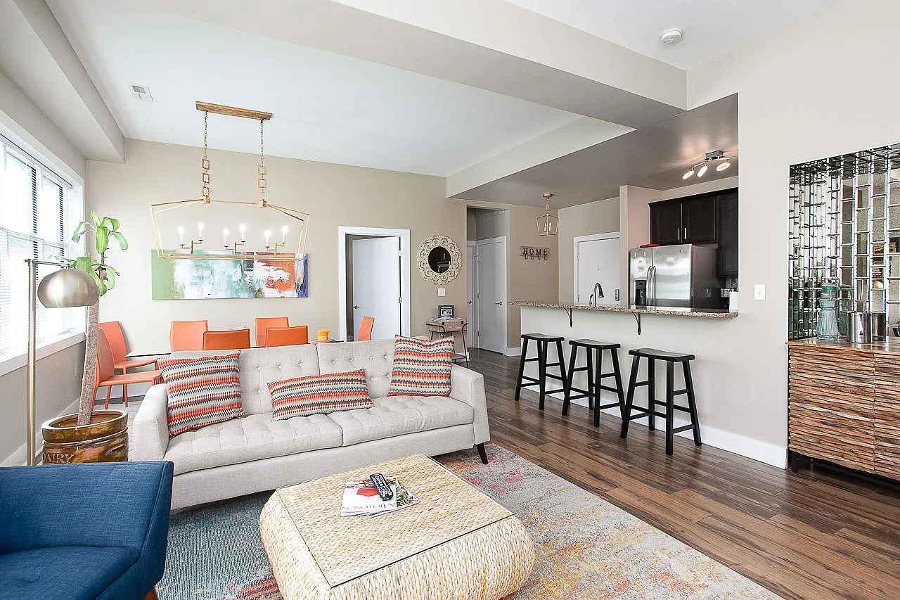2 bed, 1165 sqft, $2,300 — Photo 3