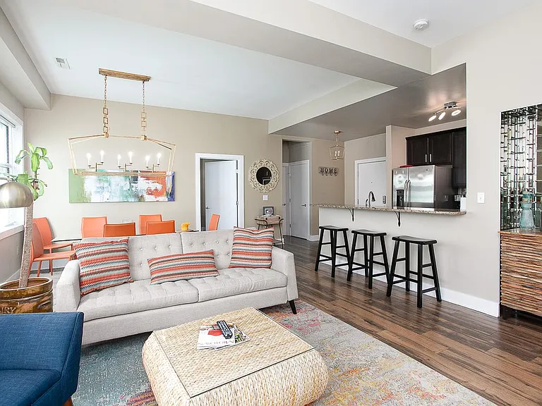 1000 Brookside Dr — Photo 3