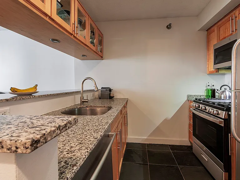 516 W 47th St #N3A — Photo 3