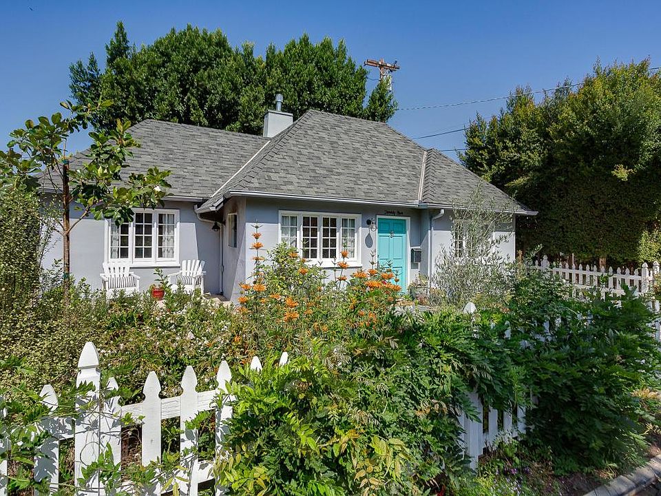 1st image of 25 Oak Knoll Gardens Dr
