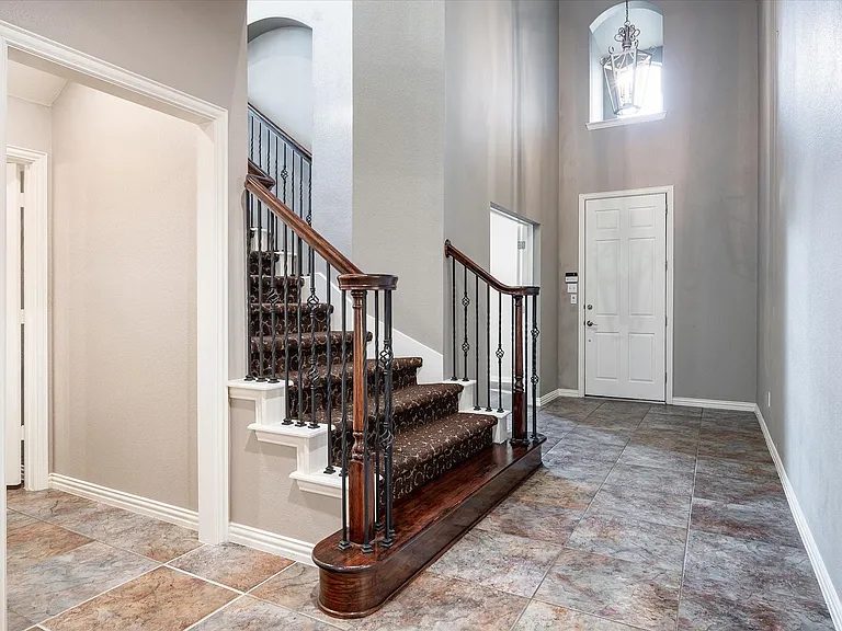 6812 Valley Brook Dr — Photo 2