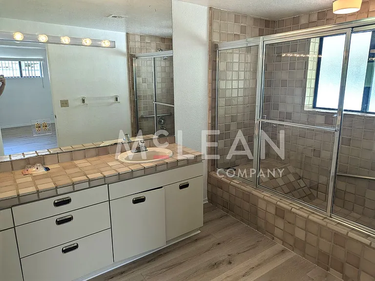 2737 E Plaimor Ave — Photo 26