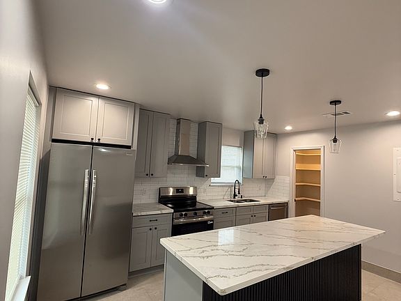 4th image of 3422 Rose St #3422