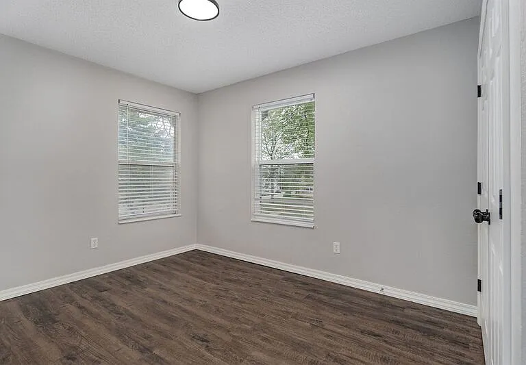 1138 E Walnut St #5 — Photo 9