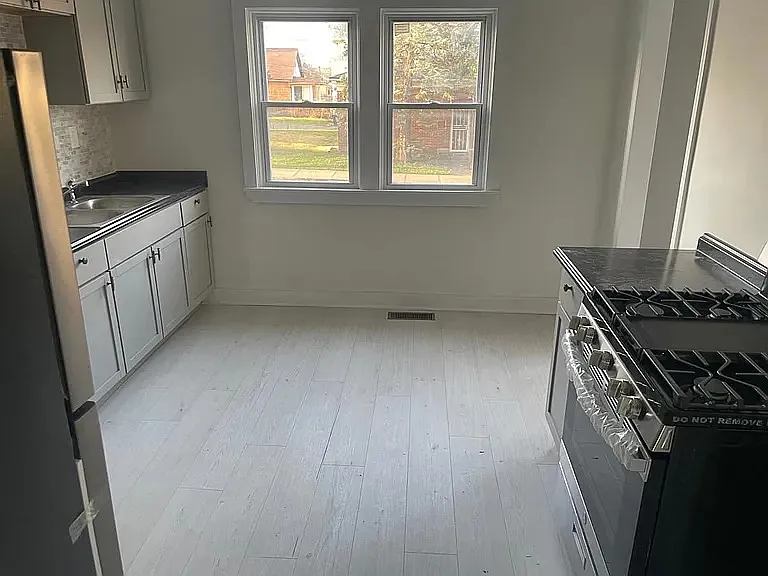2 bed, 1250 sqft, $1,200 — Photo 4