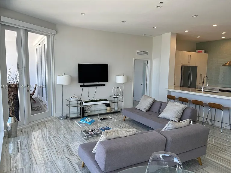100 Lincoln Rd #Penthouse 9 — Photo 10