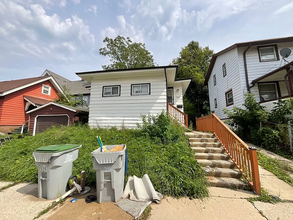 2564 N Hubbard St