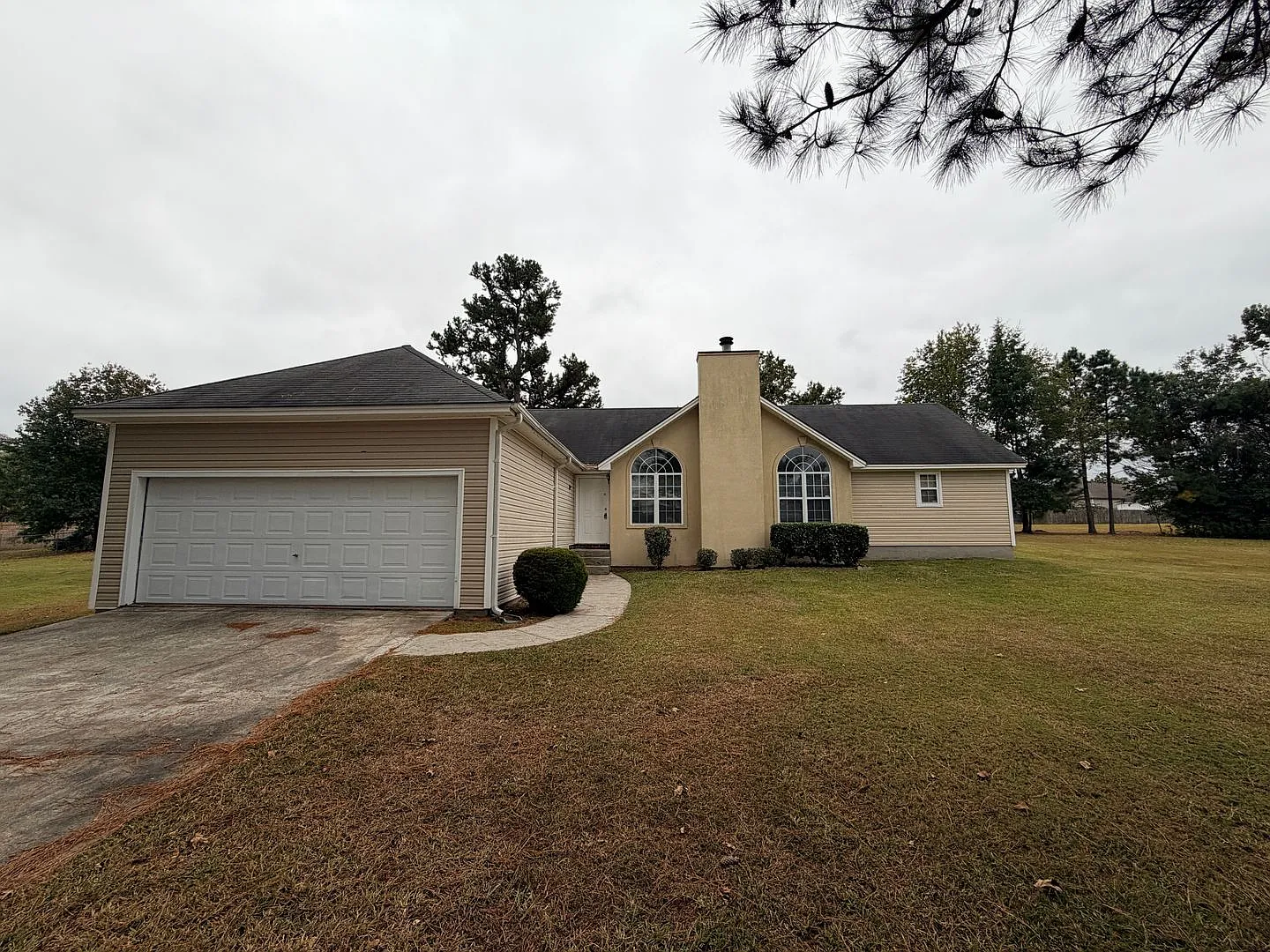 Charming 3-Bedroom, 2-Bathroom Home for Rent in Northlake Subdivision Valdosta, GA — Photo 1