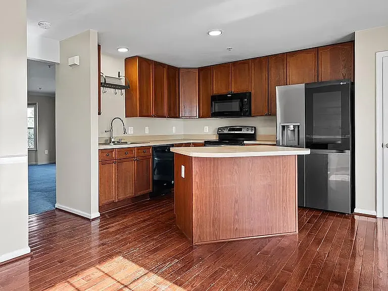 826 Monet Dr — Photo 2