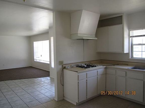 3rd image of 1537 N Lugo Ave