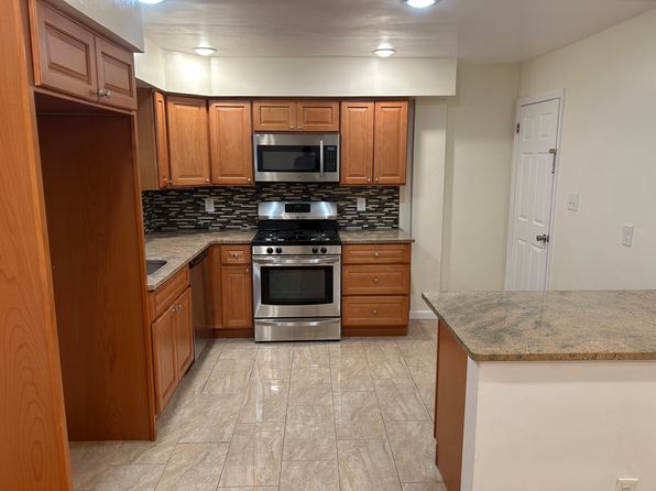 14 Ayres Ct, Bayonne, NJ 07002