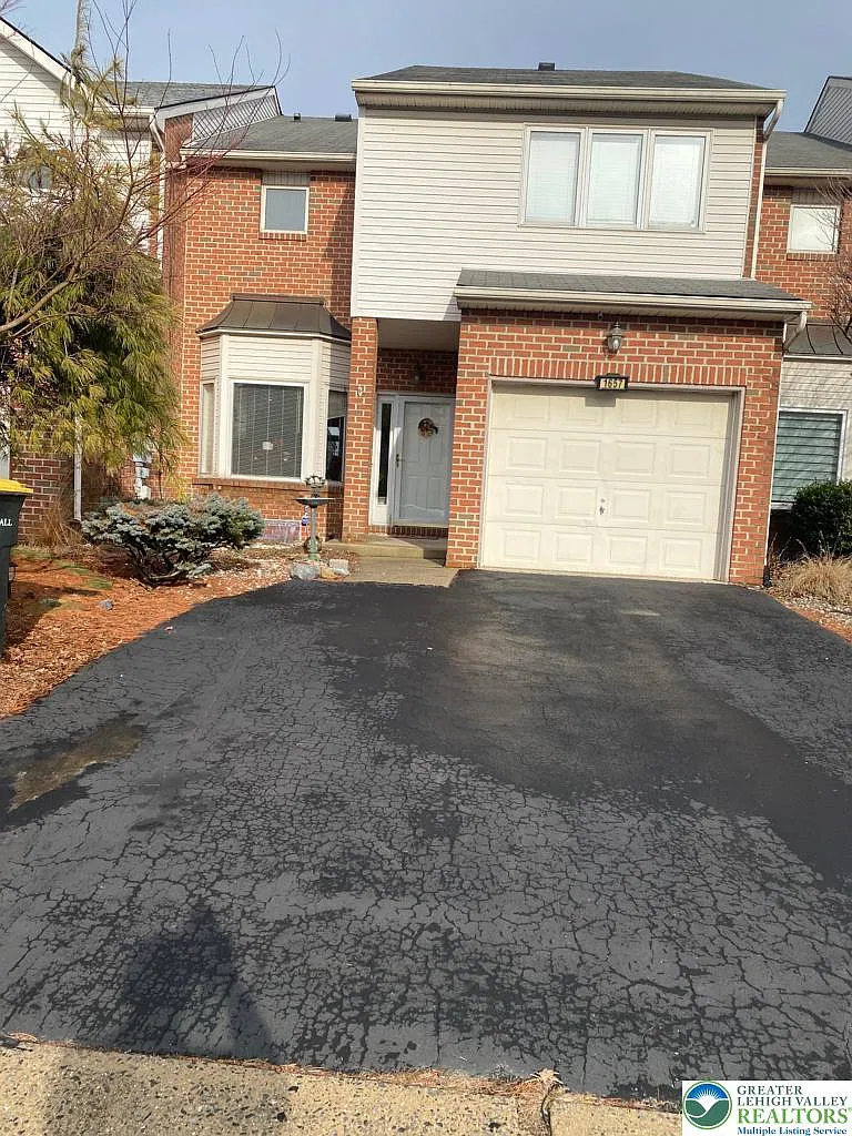 3 bed, 2.5 bath, 1882 sqft, $2,500 — Photo 1