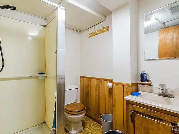 4th image of 946 Mission Ave