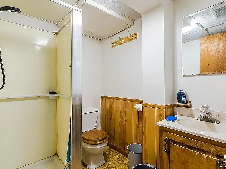 946 Mission Ave — Photo 4