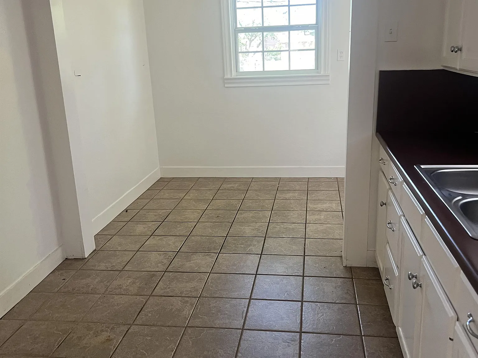 219 La Salle Drive - ~ — Photo 4