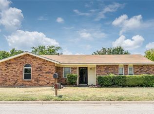 225 N Oak St, Crowley, TX 76036