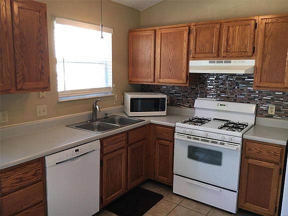 4th image of 172 Glenbarr Ct