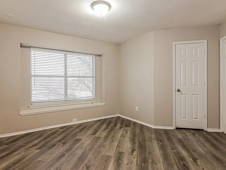 2840 Helen Ln — Photo 11