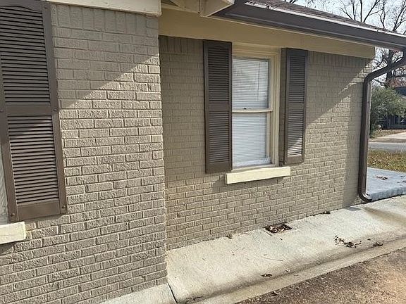 4th image of 2286 Poe Ave