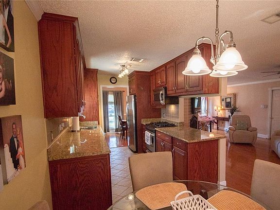 3rd image of 1701 Satsuma St