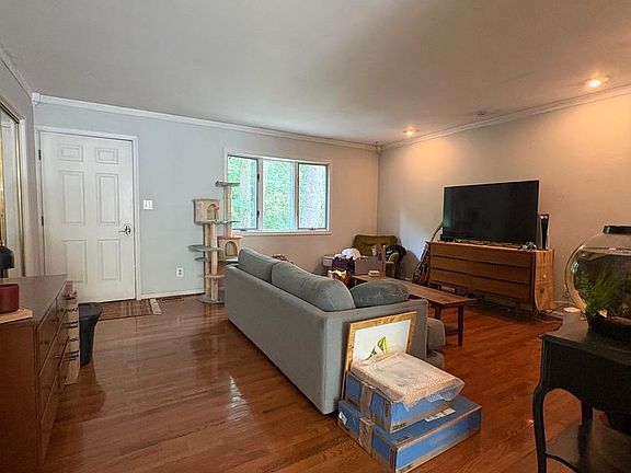 5th image of 5885 Valley Dr