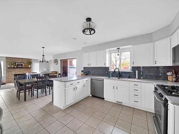 4th image of 45128 Brookview Dr #16