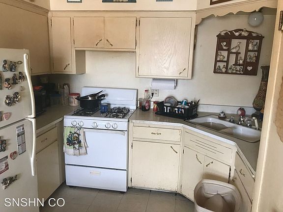 2nd image of 2600 W Glendale Ave #4