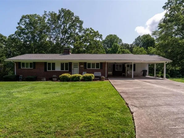 6022 Cobb St, Lula, GA 30554