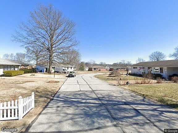 Exterior Neighborhood (street photo)