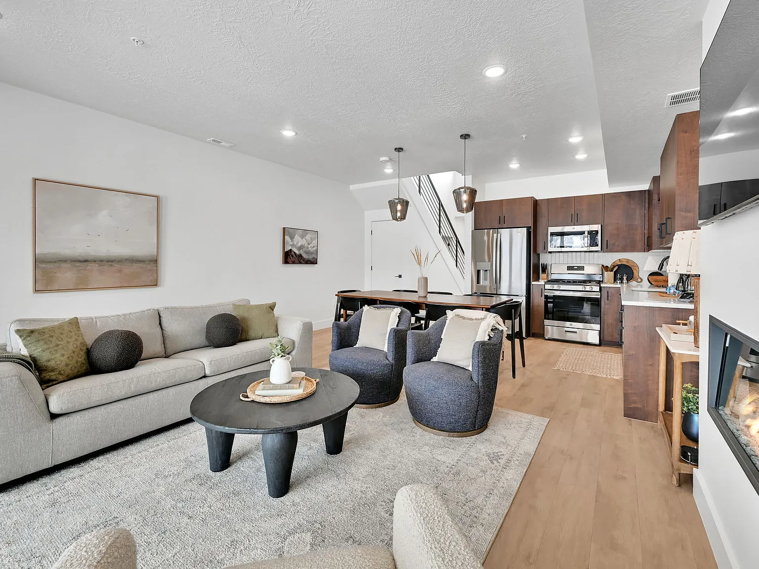3 bed, 1800 sqft, $3,500 — Photo 3