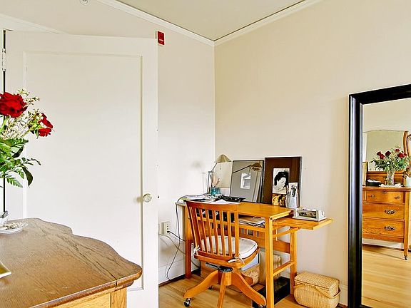 4th image of 4000 15th Ave NE #706