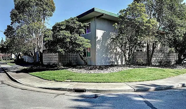 527 Walker Dr — Photo 2
