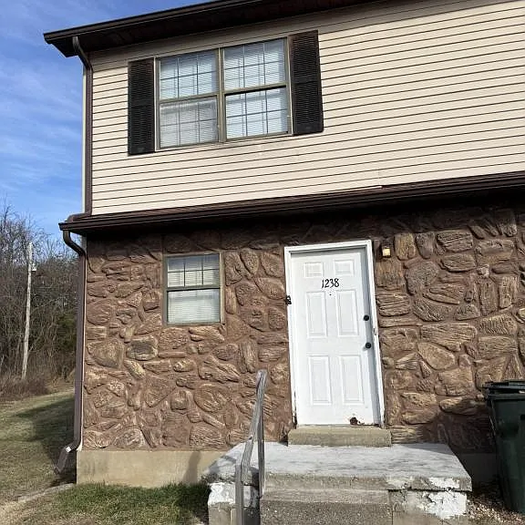 1238 Clear Ridge Ln — Photo 2