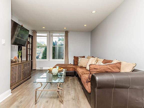 3rd image of 1362 Prospect Ave