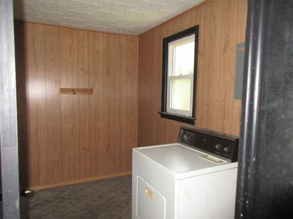 4th image of 820 E Oak St