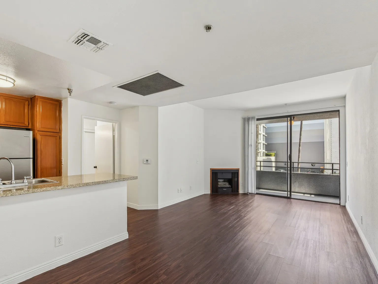 Kenmore Towers — Photo 4