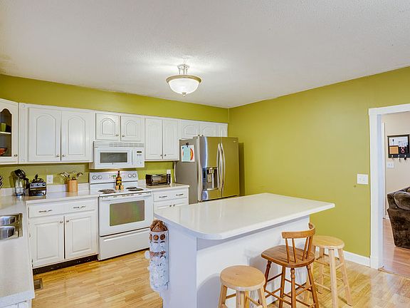 4th image of 5423 Village Garden Dr