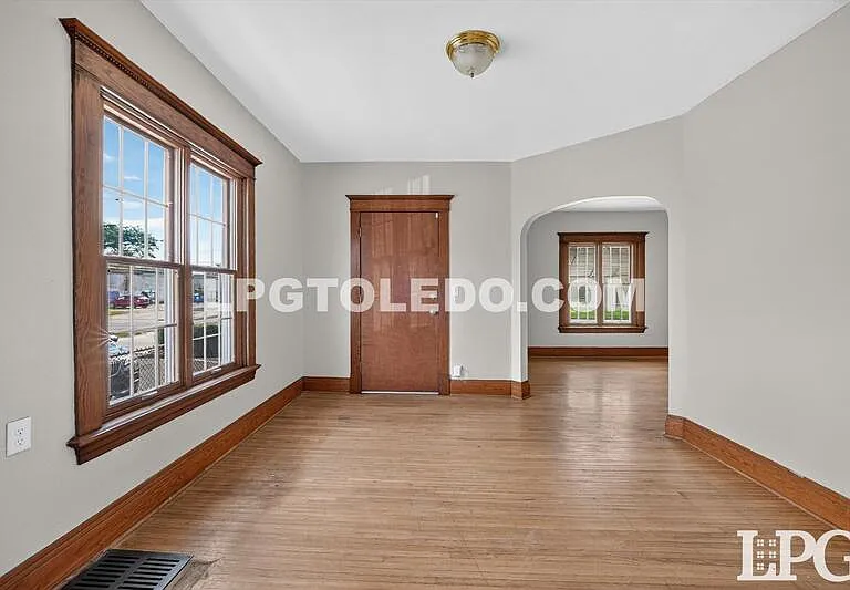 3318 Stickney Ave — Photo 5