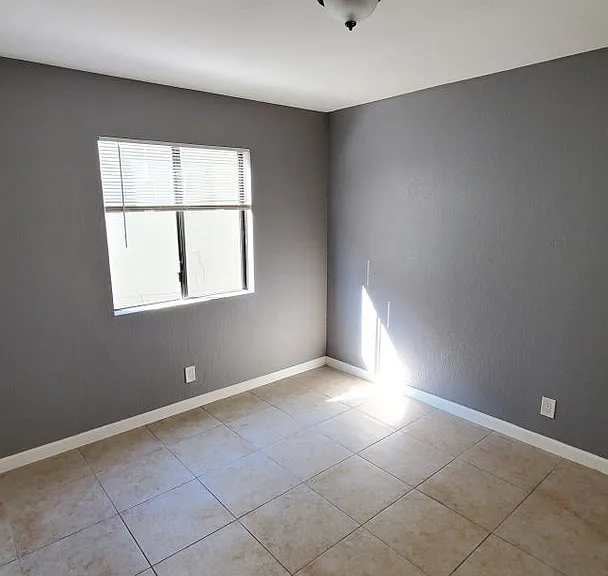 10037 Samoa Ave — Photo 4