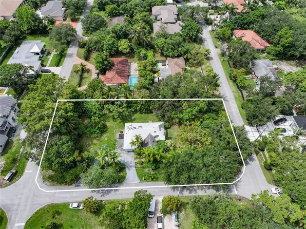 7160 SW 70th St, Miami, FL 33143