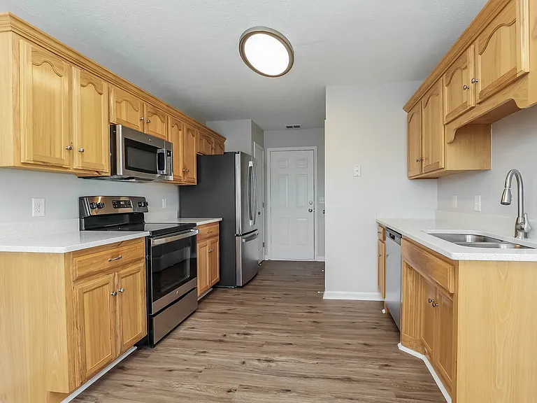 323 Buttonwood Dr — Photo 6