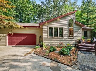 3963 Pembroke Rd, Bay City, MI 48706