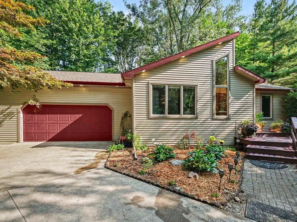 3963 Pembroke Rd, Bay City, MI 48706