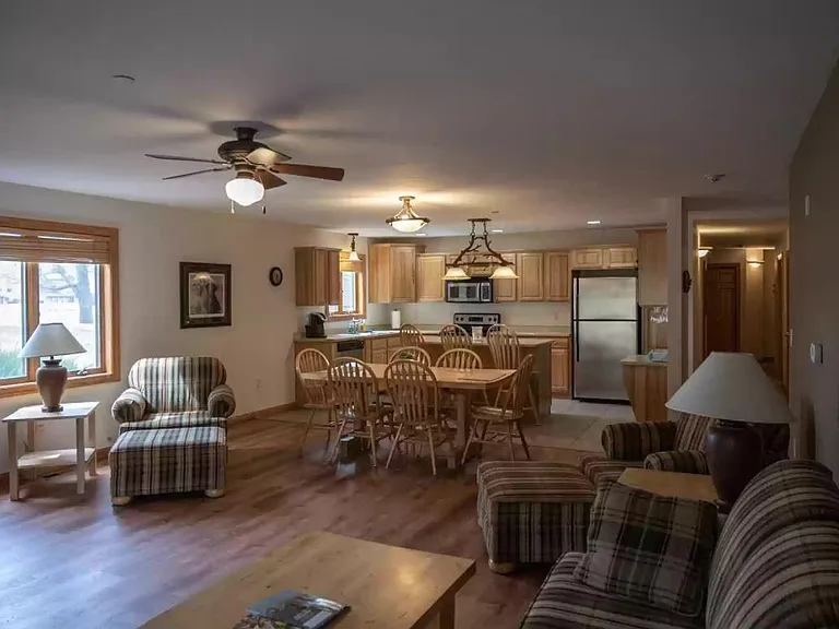 1828 Parkland Dr #403 — Photo 4